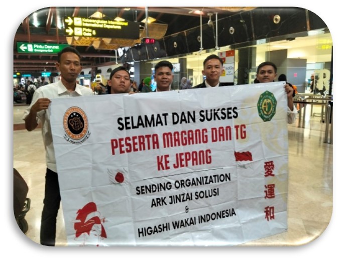 Pemberangkatan peserta di bandara